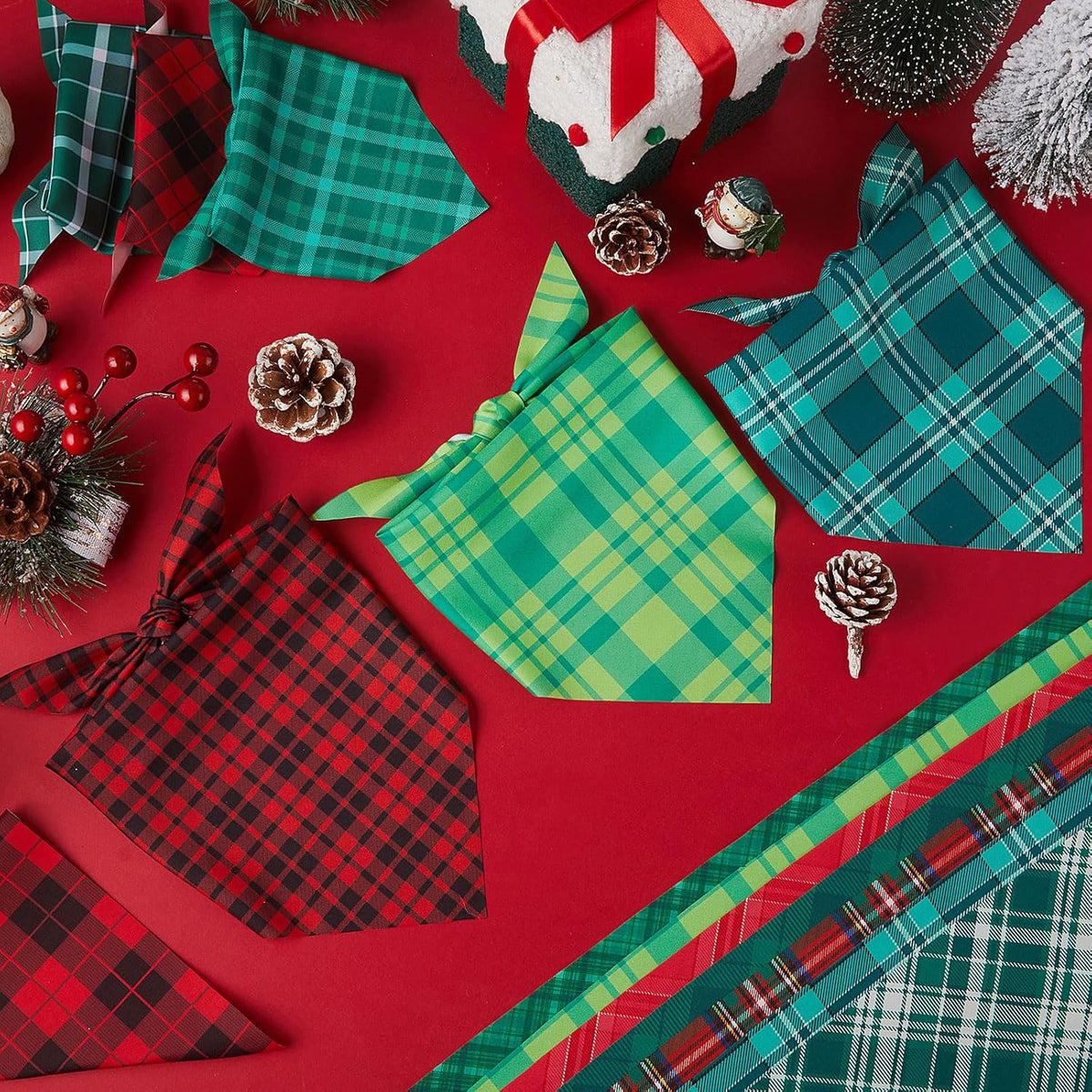 Abbylike 200 Pcs Christmas Dog Bandanas Bulk Xmas Red and Green Buffalo Plaid Bandanas for Dogs Triangle Kerchief Bibs Scarf Set for Pet Christmas Costume Photo Props Accessories Pet Shops, 25 Styles